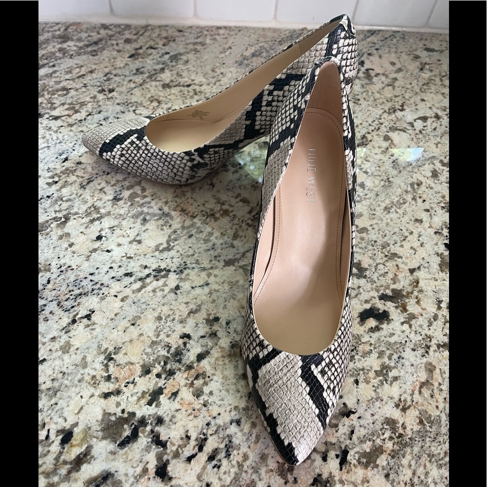 Nine West Snake/Python Block Heel Pumps Size 9.5 - Picture 8 of 13
